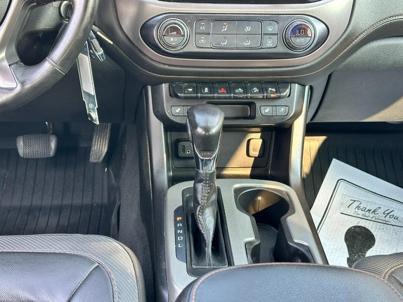 GMC Canyon Vehicle Full-screen Gallery Image 13
