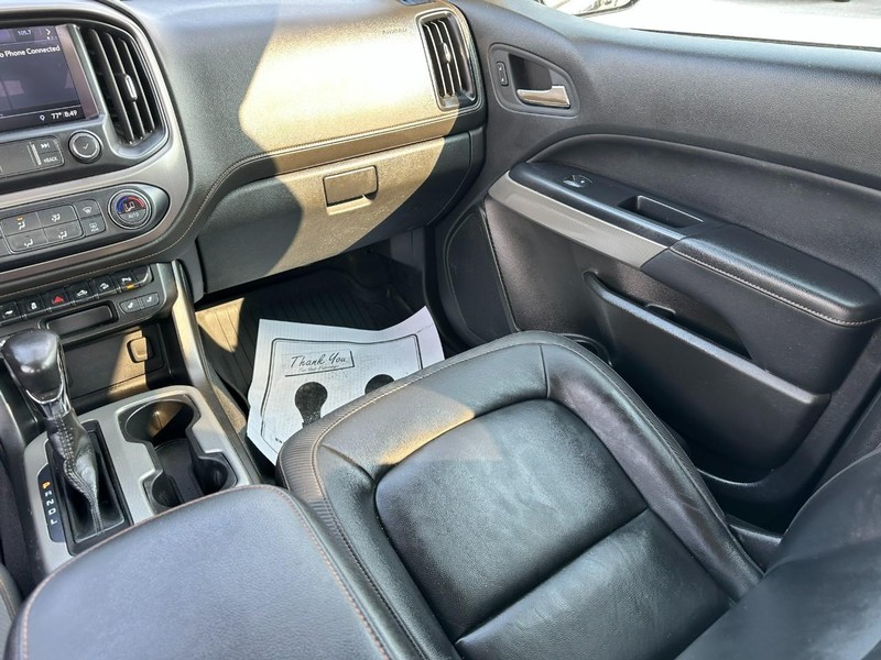 GMC Canyon Vehicle Full-screen Gallery Image 14