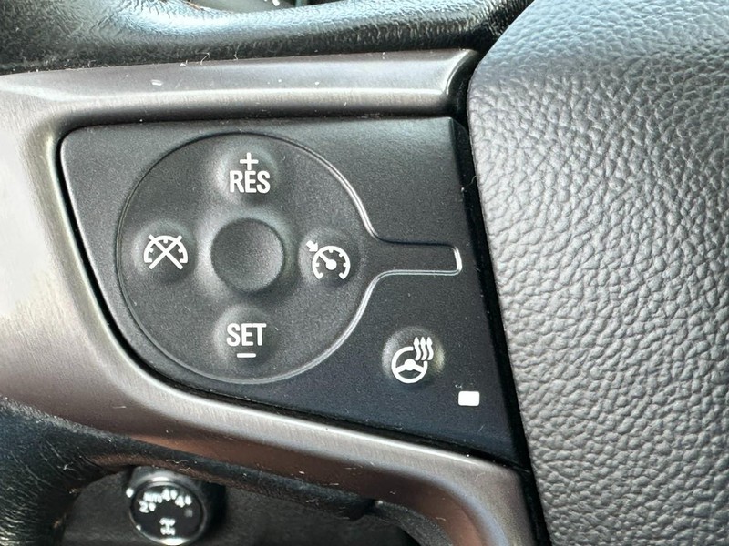 GMC Canyon Vehicle Full-screen Gallery Image 17