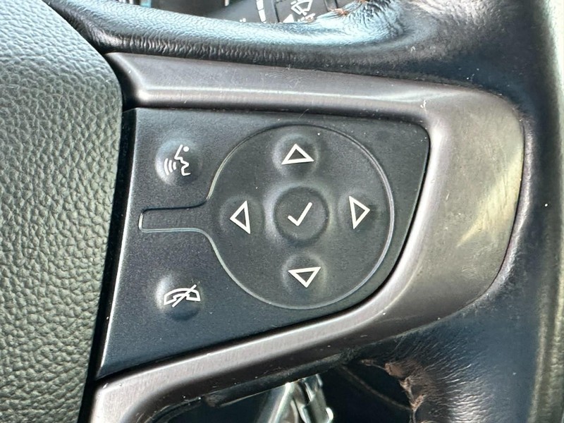 GMC Canyon Vehicle Full-screen Gallery Image 18