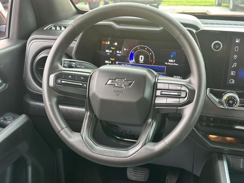 Chevrolet Colorado Vehicle Full-screen Gallery Image 12