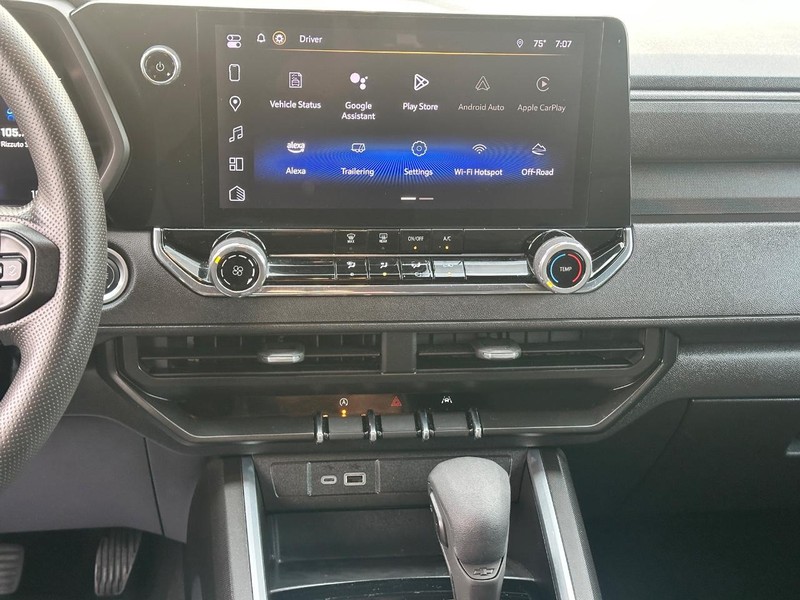 Chevrolet Colorado Vehicle Full-screen Gallery Image 13