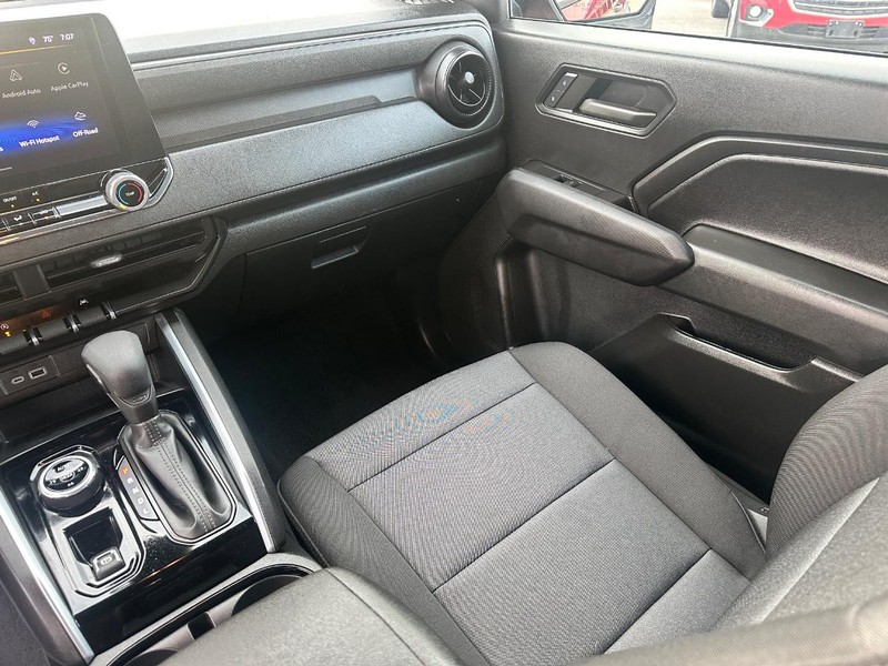 Chevrolet Colorado Vehicle Full-screen Gallery Image 15