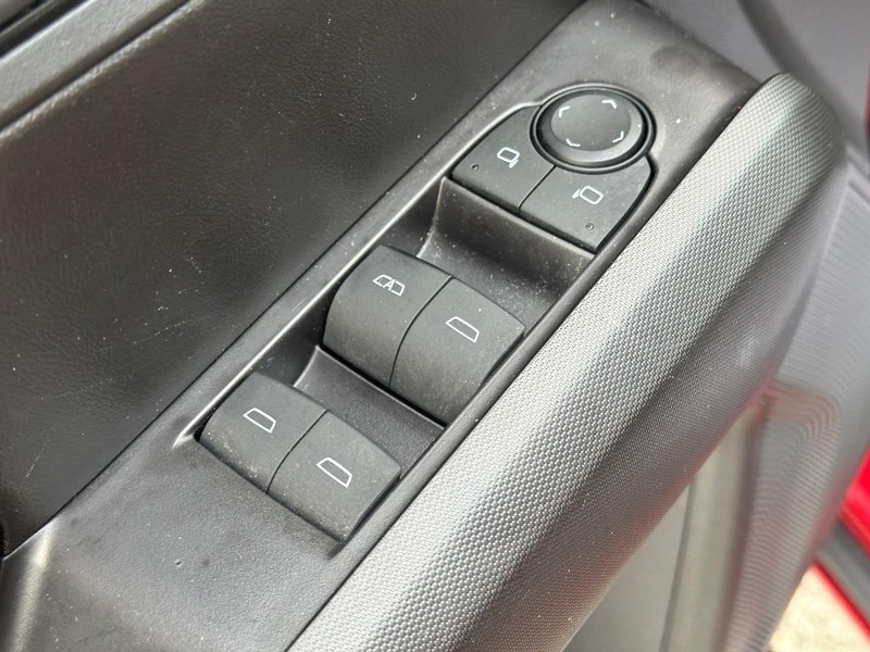 Chevrolet Colorado Vehicle Full-screen Gallery Image 16