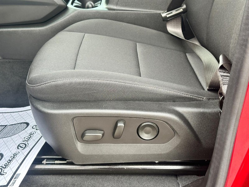 Chevrolet Colorado Vehicle Full-screen Gallery Image 17