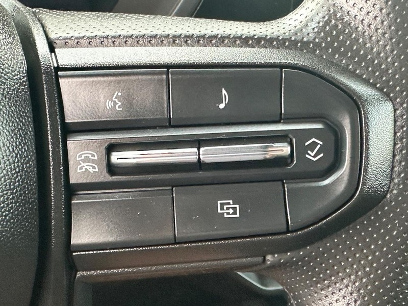 Chevrolet Colorado Vehicle Full-screen Gallery Image 19