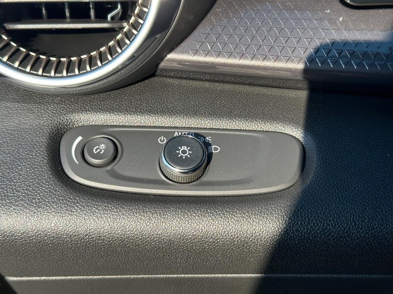 Chevrolet Trax Vehicle Full-screen Gallery Image 16