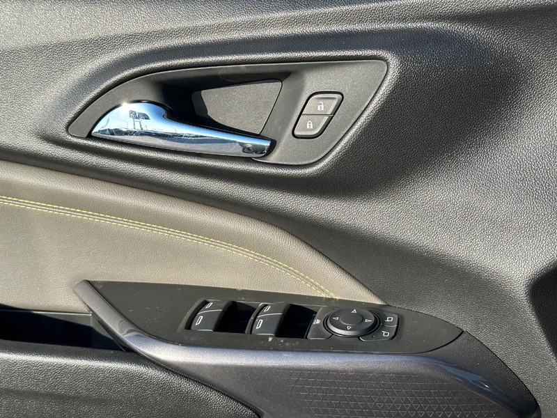 Chevrolet Trax Vehicle Full-screen Gallery Image 17