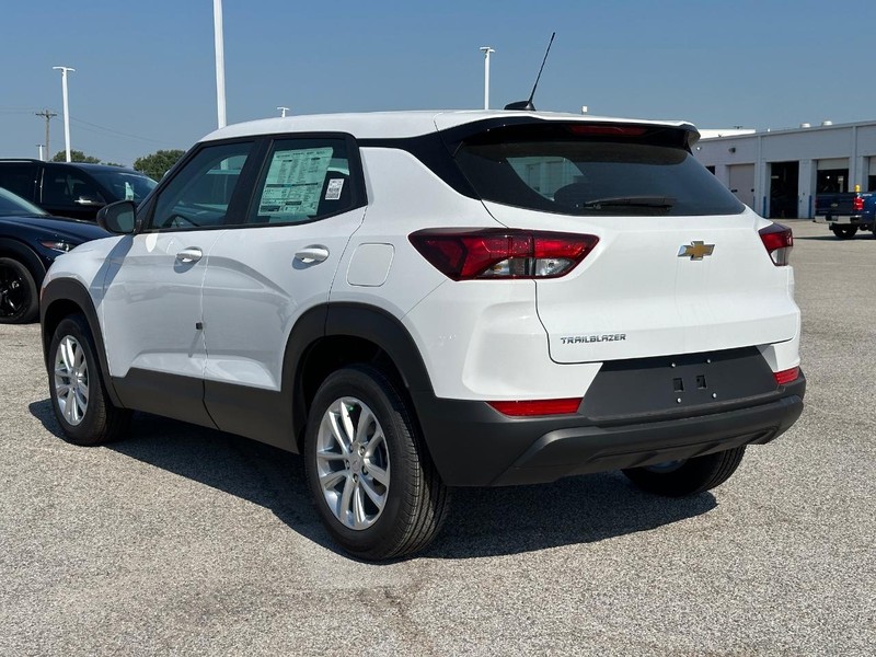 Chevrolet TrailBlazer Vehicle Full-screen Gallery Image 3