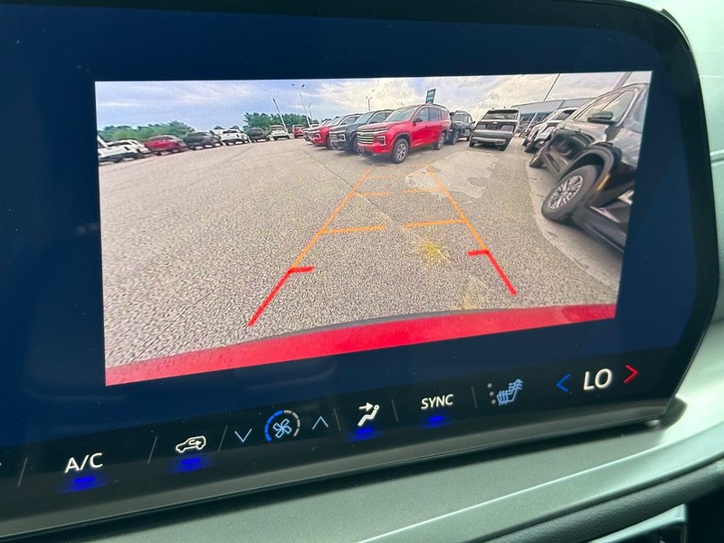 Chevrolet Traverse Vehicle Full-screen Gallery Image 15