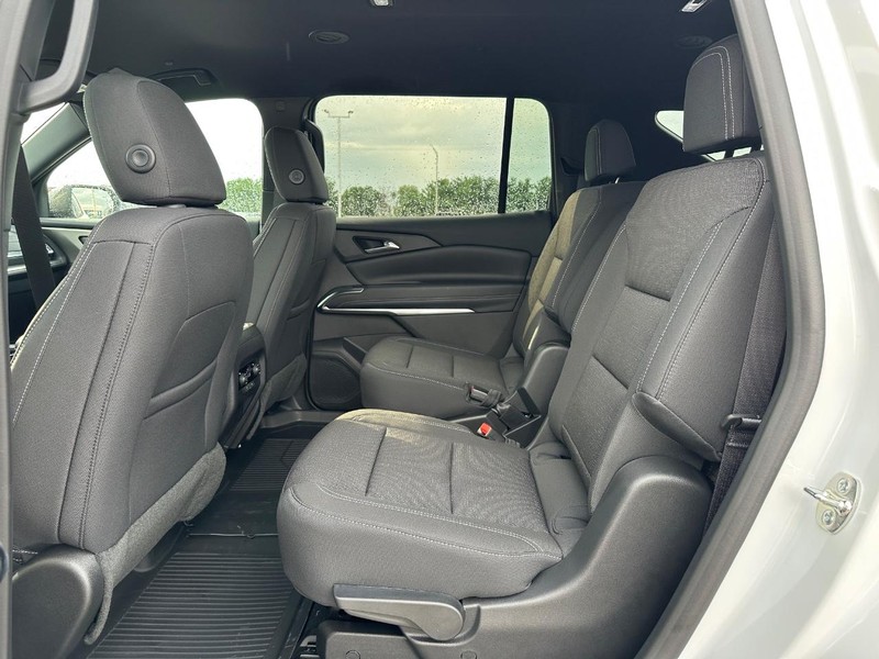 Chevrolet Traverse Vehicle Full-screen Gallery Image 6