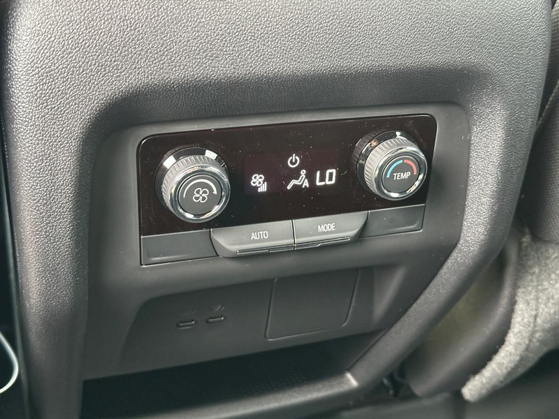 Chevrolet Traverse Vehicle Full-screen Gallery Image 7
