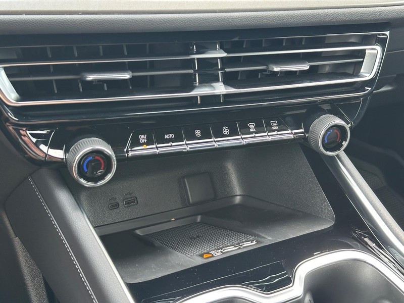 Chevrolet Traverse Vehicle Full-screen Gallery Image 14