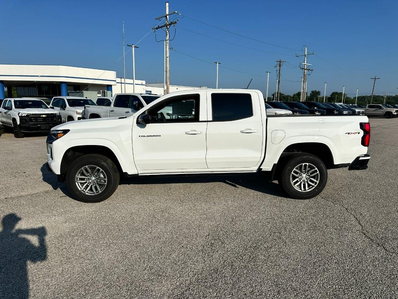 Chevrolet Colorado Vehicle Full-screen Gallery Image 2