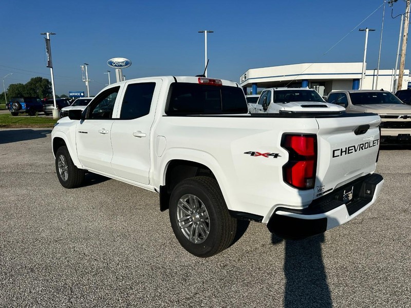 Chevrolet Colorado Vehicle Full-screen Gallery Image 3