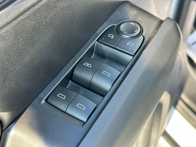 Chevrolet Colorado Vehicle Full-screen Gallery Image 8