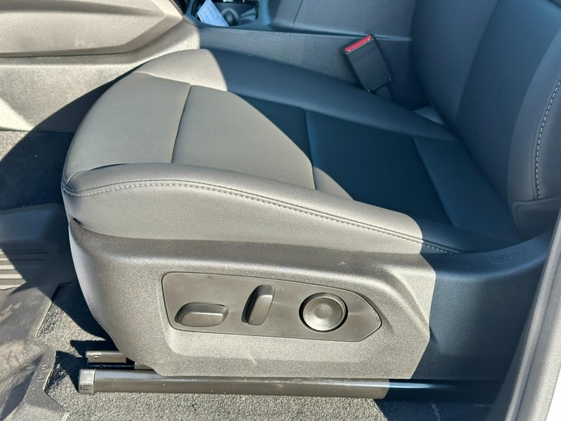 Chevrolet Colorado Vehicle Full-screen Gallery Image 9