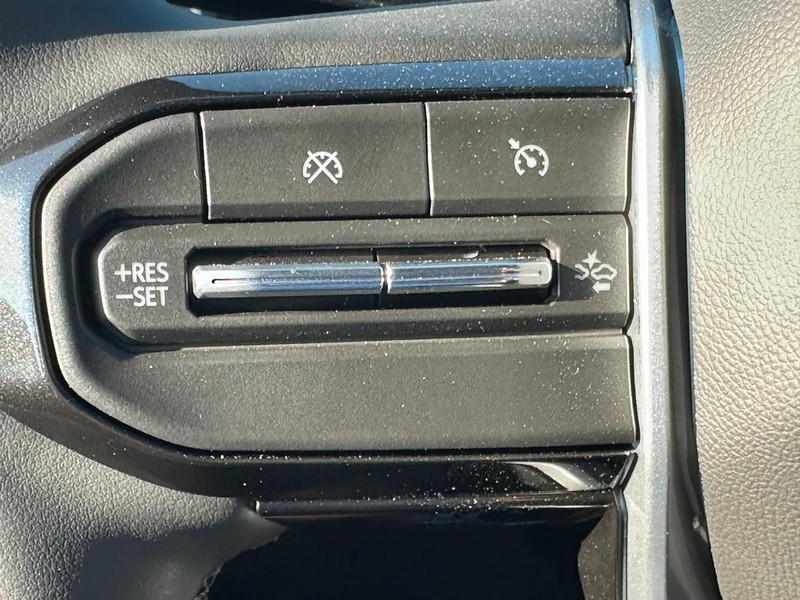 Chevrolet Colorado Vehicle Full-screen Gallery Image 10