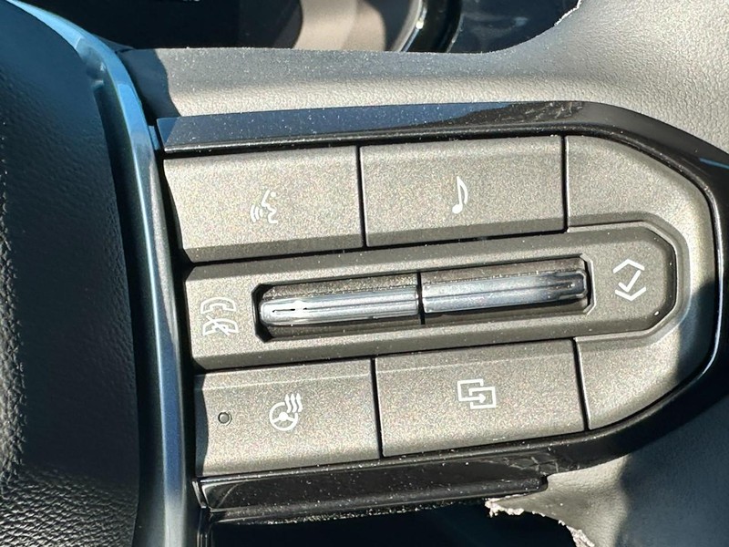 Chevrolet Colorado Vehicle Full-screen Gallery Image 11