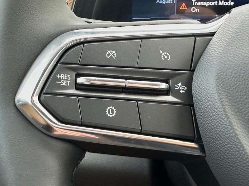 Chevrolet Equinox Vehicle Full-screen Gallery Image 8