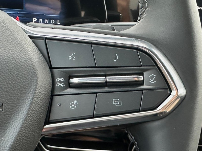 Chevrolet Equinox Vehicle Full-screen Gallery Image 9