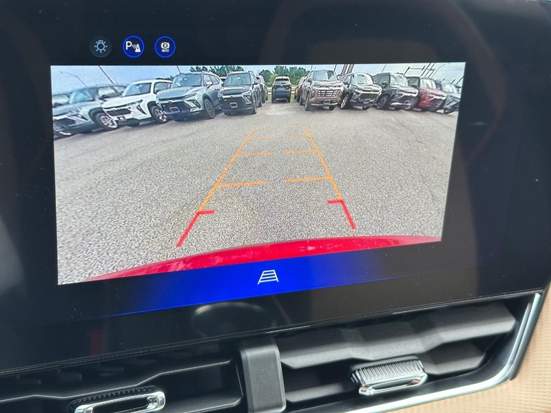 Chevrolet Equinox Vehicle Full-screen Gallery Image 13