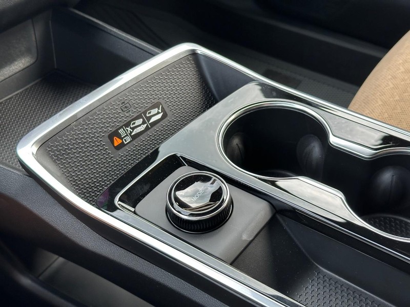 Chevrolet Equinox Vehicle Full-screen Gallery Image 15