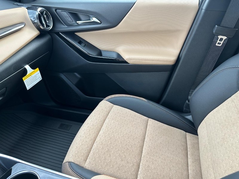 Chevrolet Equinox Vehicle Full-screen Gallery Image 16