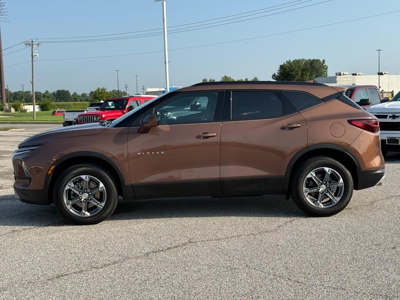 Chevrolet Blazer Vehicle Full-screen Gallery Image 02