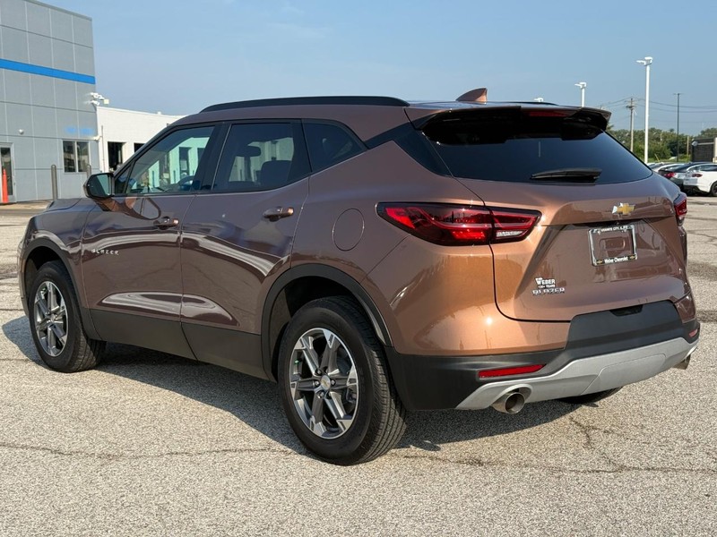 Chevrolet Blazer Vehicle Full-screen Gallery Image 03