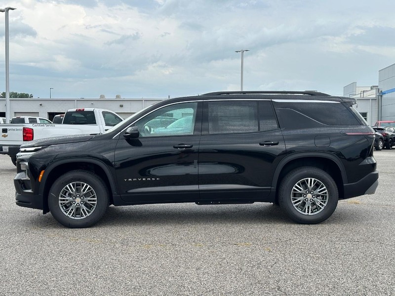 Chevrolet Traverse Vehicle Full-screen Gallery Image 2