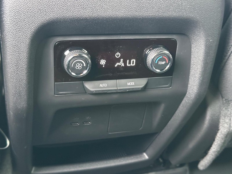 Chevrolet Traverse Vehicle Full-screen Gallery Image 7
