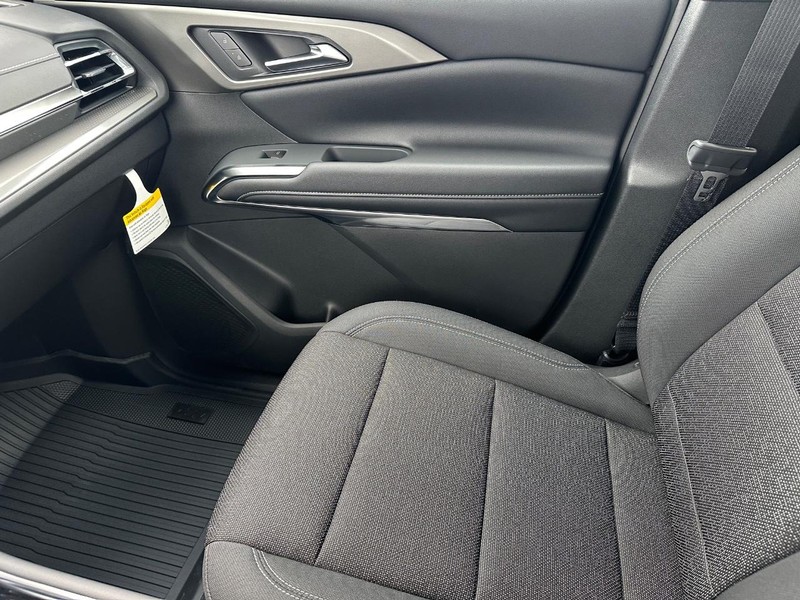 Chevrolet Traverse Vehicle Full-screen Gallery Image 16