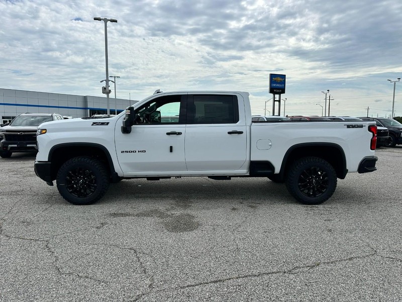 Chevrolet Silverado 2500HD Vehicle Full-screen Gallery Image 2