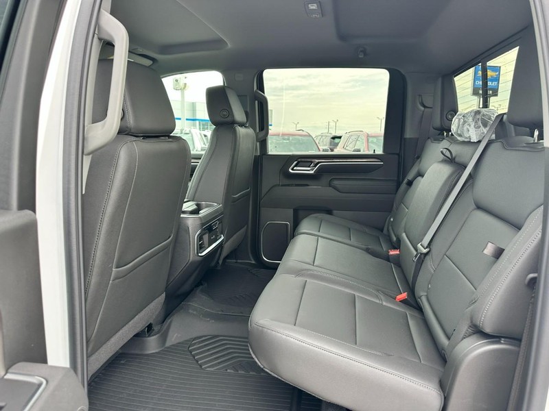 Chevrolet Silverado 2500HD Vehicle Full-screen Gallery Image 4