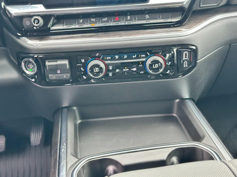Chevrolet Silverado 2500HD Vehicle Full-screen Gallery Image 9