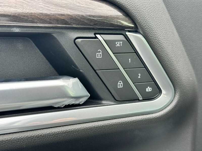 Chevrolet Silverado 2500HD Vehicle Full-screen Gallery Image 11