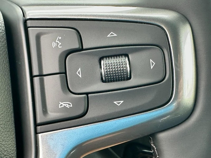 Chevrolet Silverado 2500HD Vehicle Full-screen Gallery Image 14