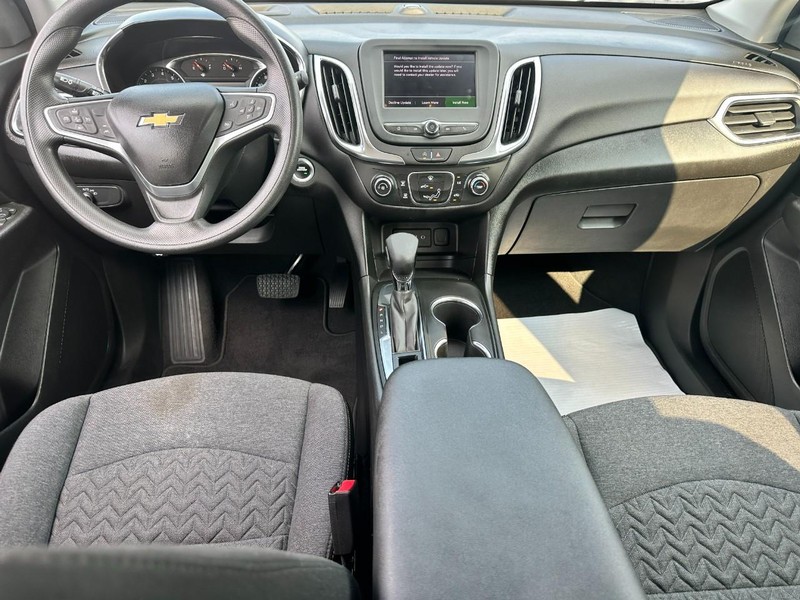 Chevrolet Equinox Vehicle Full-screen Gallery Image 11
