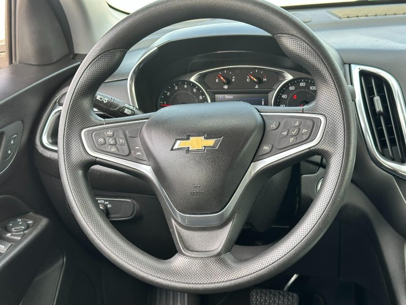 Chevrolet Equinox Vehicle Full-screen Gallery Image 12