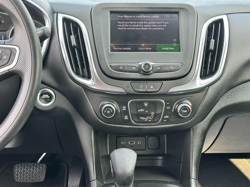 Chevrolet Equinox Vehicle Full-screen Gallery Image 13