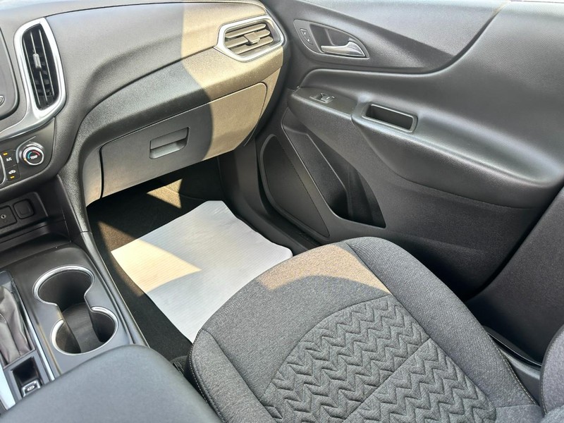 Chevrolet Equinox Vehicle Full-screen Gallery Image 15