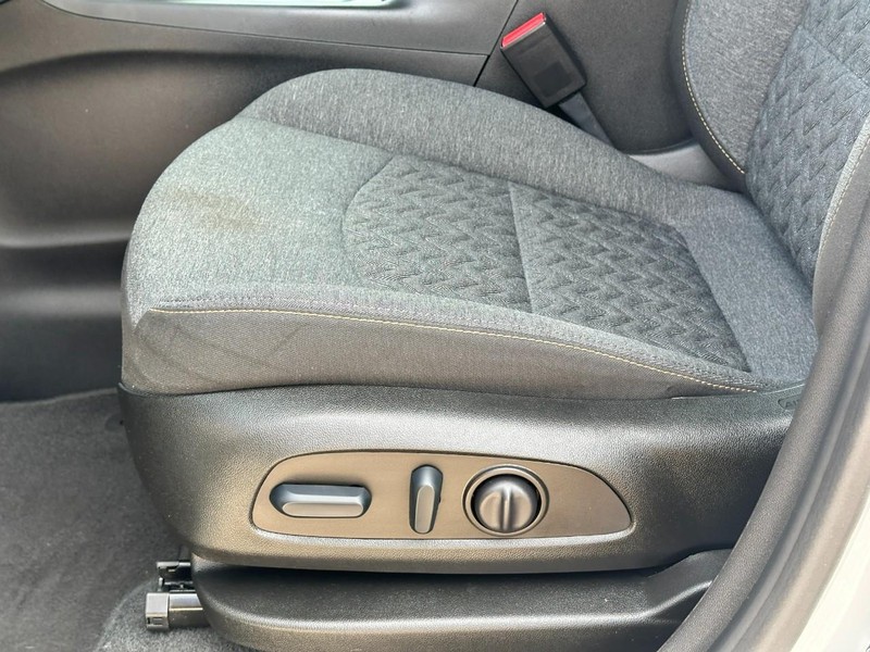 Chevrolet Equinox Vehicle Full-screen Gallery Image 17