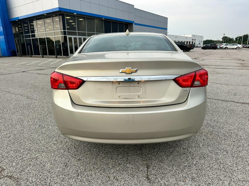 Chevrolet Impala Vehicle Full-screen Gallery Image 4