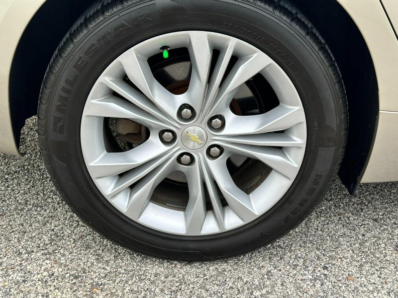 Chevrolet Impala Vehicle Full-screen Gallery Image 6