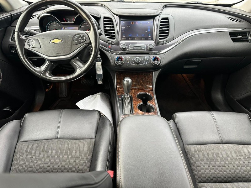 Chevrolet Impala Vehicle Full-screen Gallery Image 10