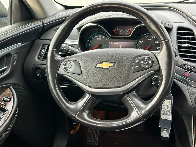 Chevrolet Impala Vehicle Full-screen Gallery Image 11