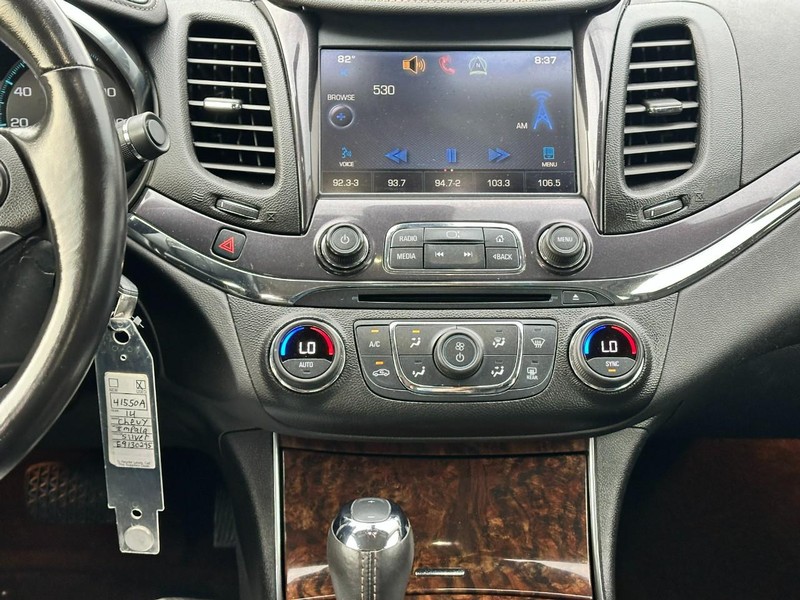 Chevrolet Impala Vehicle Full-screen Gallery Image 12