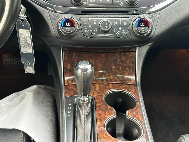 Chevrolet Impala Vehicle Full-screen Gallery Image 13