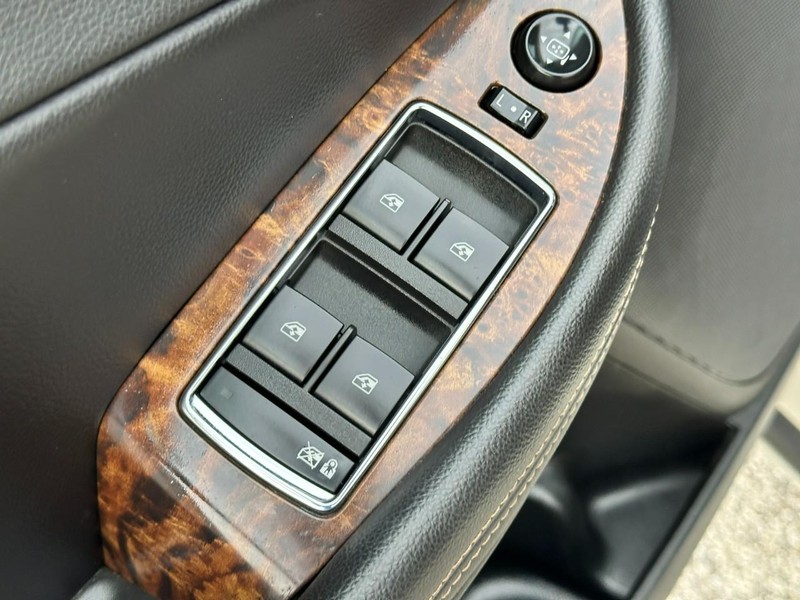 Chevrolet Impala Vehicle Full-screen Gallery Image 15